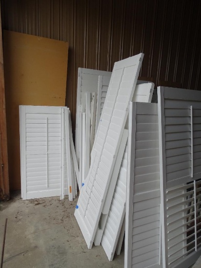 Various sizes of poly/wood shutters ~28