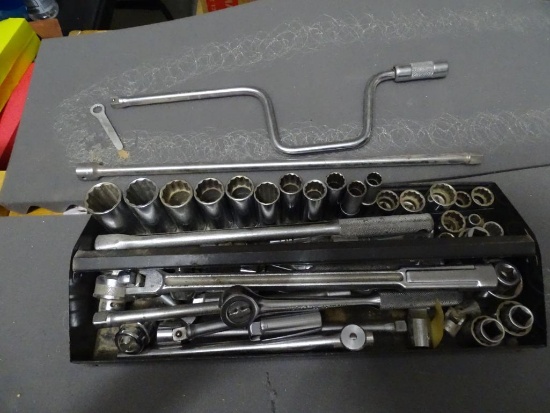 Husky Socket Set-1/2" - The traydoes not go with this lot; only sockets