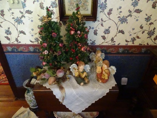 Assortment of Christmas Stuff