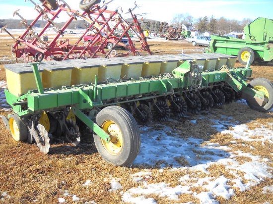 JD 7100 Planter