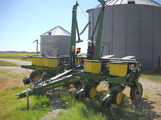 JD 7200 Planter