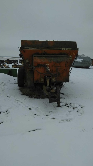 Gehl 322 Manure Spreader