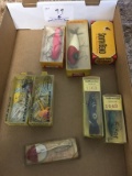 kastle spin minnow, 2- hawaiian wiggler's, 2- whopper stopper lures, 2- south bend lures and box