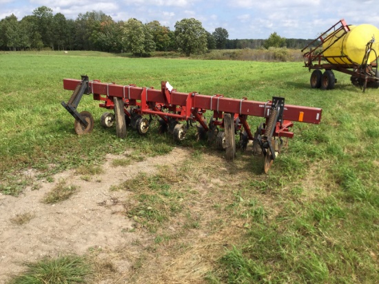 Ih # 183, 4- row, 30", 32-pt cultivator