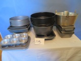 MIXED LOT OF BAKING PANS