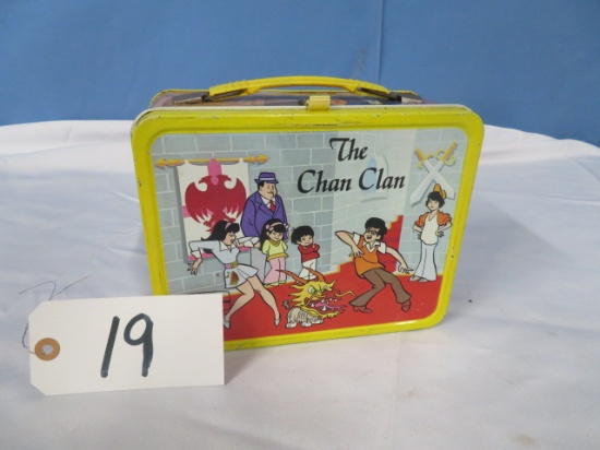 VINTAGE LUNCH BOX 1973