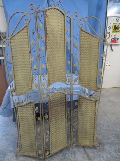 FOLDING METAL SCREEN