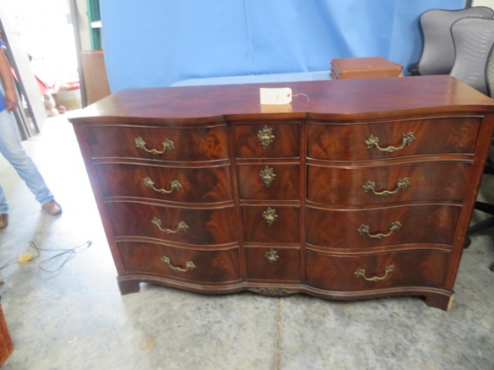 ANTIQUES & COLLECTIBLE AUCTION