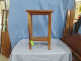 SMALL TABLE  24 X 16 X 37