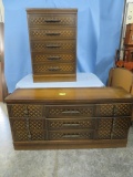 DRESSER & CHEST OF DRAWERS