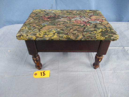 VINTAGE SEWING STOOL