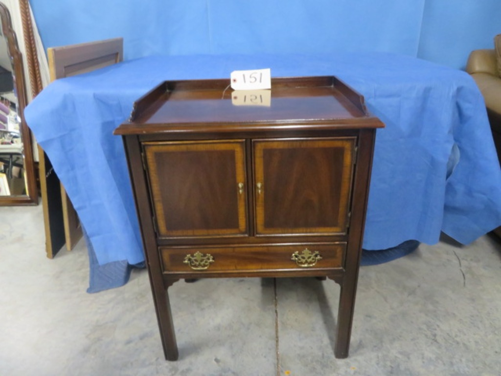 DREXEL SIDE TABLE 24 X 17 X 31 | Estate & Personal Property Personal  Property | Online Auctions | Proxibid