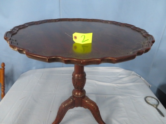 ROUND CHERRY PIE CRUST TABLE  27 X 28