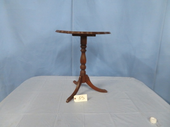 DUNCAN PHYFE PEDESTAL TABLE  SCALLOPED TOP 19"D X 24"T