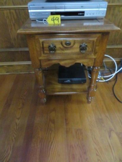 SMALL END TABLE  25 X 27
