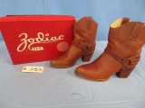 LADIES ZODIAC SHORT BOOTS- SIZE 7-1/2 M