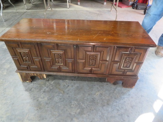 LANE CEDAR CHEST- # 75150 STYLE 244023 SEE PHOTOS OF DAMAGE