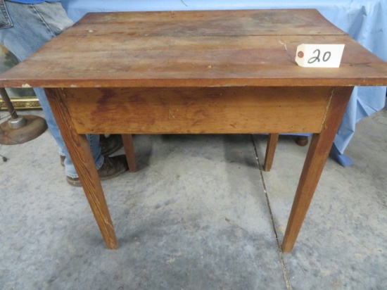 SMALL COUNTRY TABLE  33 X 23 X 28