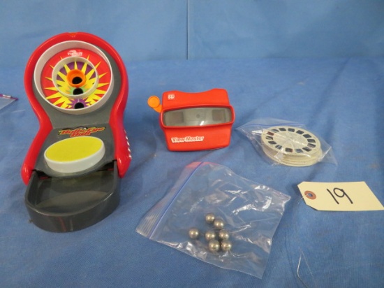 VINTAGE VIEW MASTER & SLIDES & TIGER BULLS EYE BALL W/ BALL- WORKS