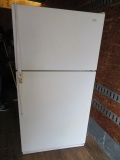 ROPER REFRIGERATOR - CLEAN & RUNS  33 X 29 X 65