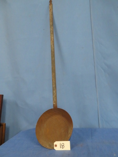 LONG HANDLE FRYING PAN  39" L