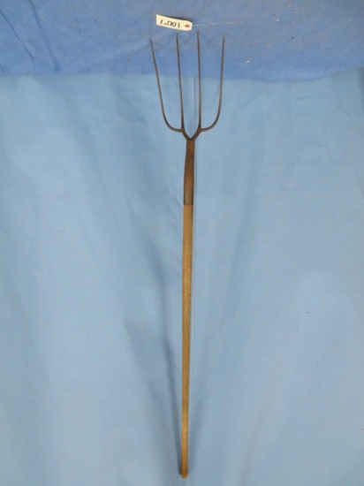 VINTAGE PITCH FORK