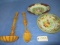2 PC. METAL PLATES & 2 PC. WALL HANGINGS