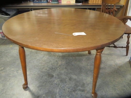 ROUND DINING TABLE W/ 2 LEAVES  4 FT. D