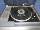 VINTAGE SOUND DESIGN TURNTABLE W/ CASSETTE PLAYER AND RADIO