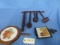 TRIVETS AND WALL KITCHEN UTENSILS SET
