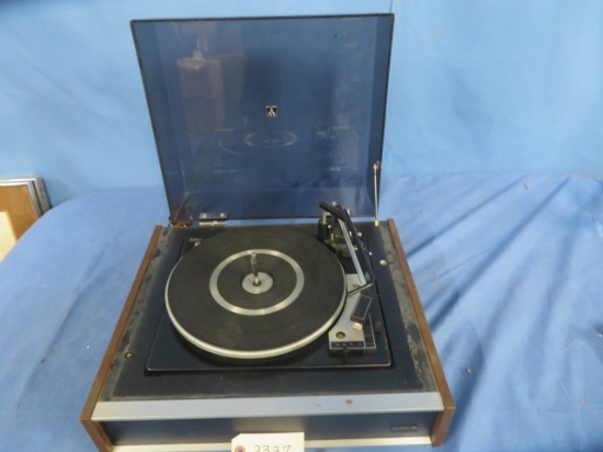 MGA TURNTABLE