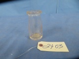 1/4 PINT WINNIS QUAM FARMS MOODYS MILK BOTTLE