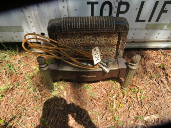 ANTIQUE ROYAL GAS HEATER  23" W