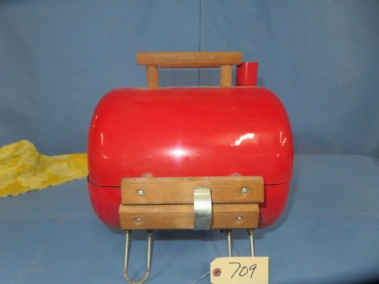 SMALL RED GRILL 13" W