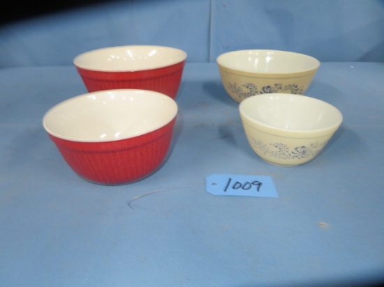 2 PYREX BOWLS & 2 OTHER MIXING  BOWLS