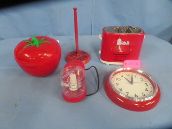 APPLE SLOW COOKER, SNOOPY HOT DOG MAKER, MISC.KITCHEN ITEMS
