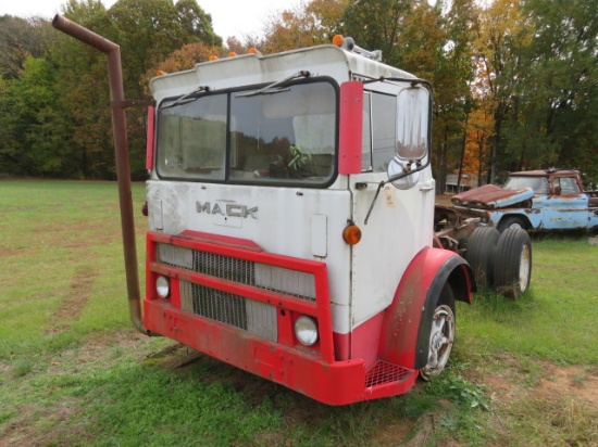 MACK TRUCK W/ TITLE