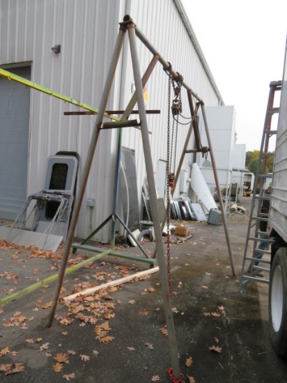 CHAINFALL AND METAL STAND