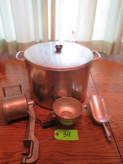 STOCK POT AND ACCESSORIES  13" T
