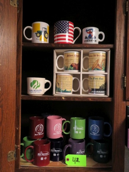 CONTENTS OF CABINET CONTAINING COFFEE MUGS