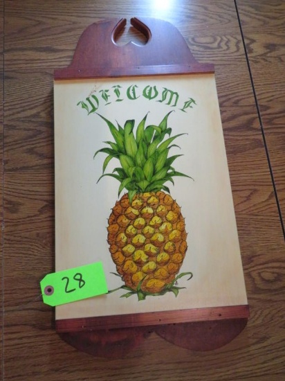 PINEAPPLE WELCOME SIGN