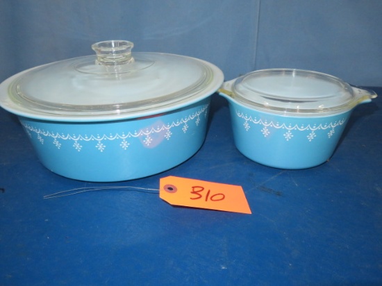 2 PYREX CASSEROLE DISHES W/ LIDS