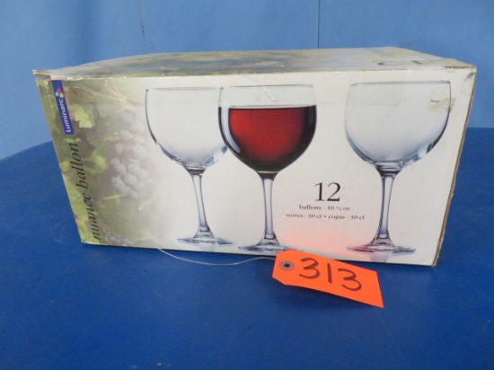 NEW IN BOX 12 WINE GLASSES BY LUMINARC