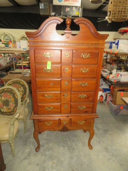 ANTIQUES & COLLECTIBLE AUCTION