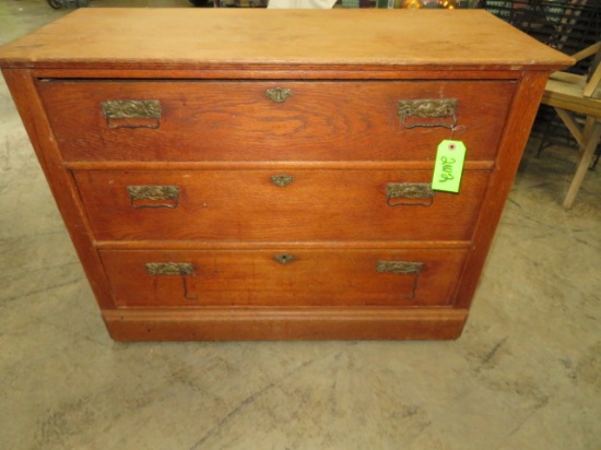 ANTIQUE 3 DRAWER CHEST  30 X 40 X 18