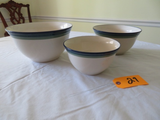 3 pc. Nesting bowls by Pfaltzgraff  10,8,7 inch