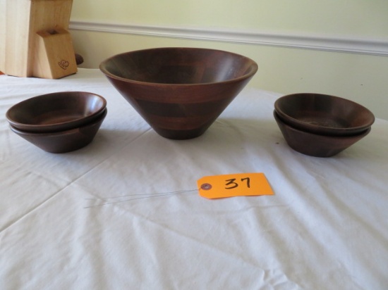 5 pcs. Set of walnut wooden bowls