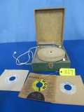 CHILDS VINTAGE RECORD PLAYER & 45 RECORDS