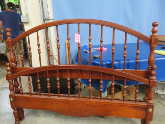 QUEEN SPINDLE BED W/ WOOD RAILS