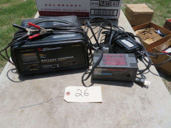 10 AMP BATTERY CHARGER, 2 BATTERY MAINTAINER